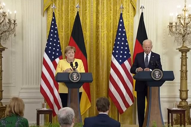 Путин и Меркель выразили удовлетворение скорым завершением строительства «Северного потока 2»