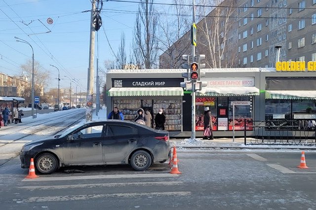 На ЖБИ под машину попала 11-летняя девочка-нарушитель