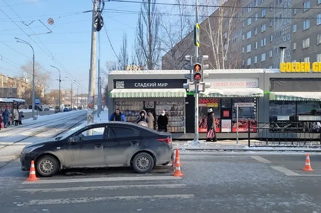 На ЖБИ под машину попала 11-летняя девочка-нарушитель