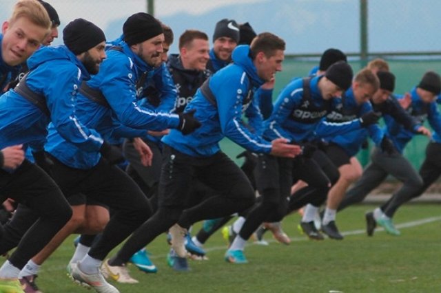 Футболистов «Шинника» отселяют из турецкого отеля, чтобы защитить от украинцев