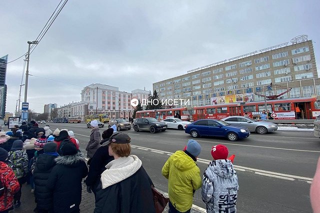 В Екатеринбурге на 8 Марта встали трамваи