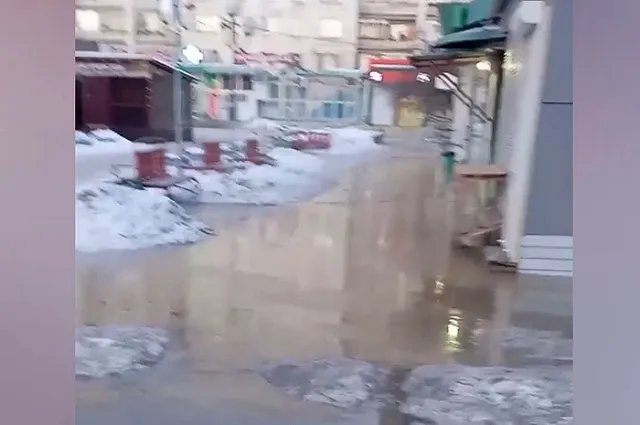 На Вторчермете затопило улицу Агрономическую