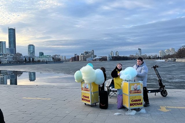 Екатеринбург вновь заполонили развлечения из «нулевых»