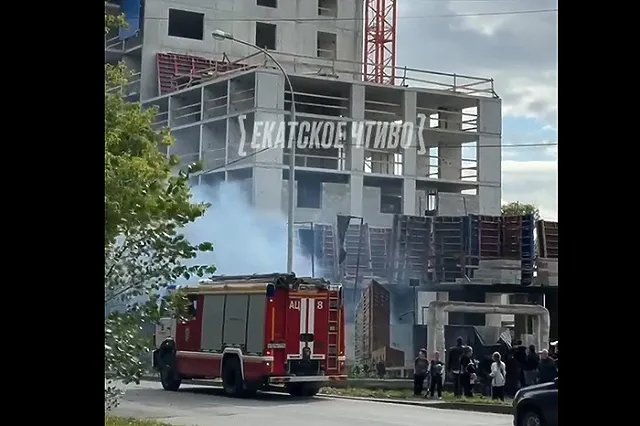 На Вторчермете загорелась стройка ЖК