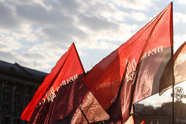 Экс-учитель приговорен к обязательным работам за экстремистские стихи