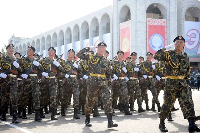 Военнослужащий застрелил сослуживца в Бишкеке и ранил еще одного «по уставу»