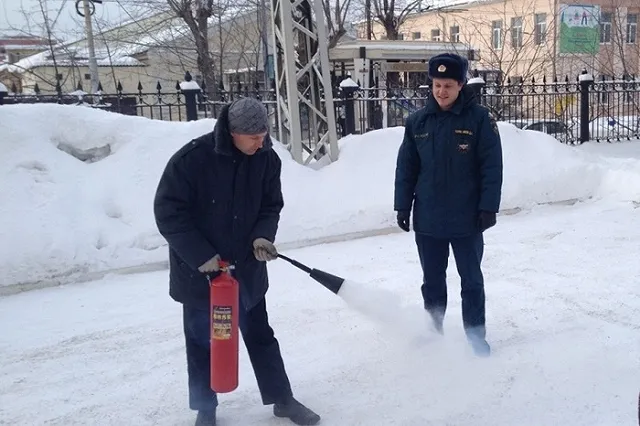 Перед Рождеством сотрудники МЧС проверяют безопасность храмов