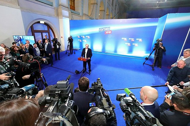 В Екатеринбурге из-за сильного ветра отменили митинг в честь победы Путина