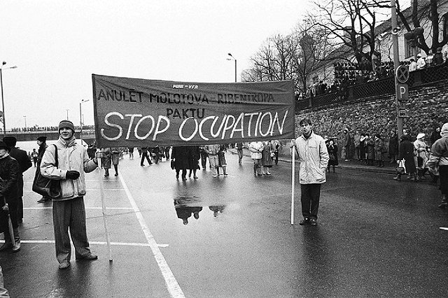 Лидеры Прибалтики обвинили Россию в желании переврать историю Второй мировой