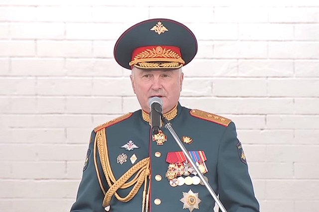 Минобороны РФ могут разрешить заключать контракты с выпускниками школ