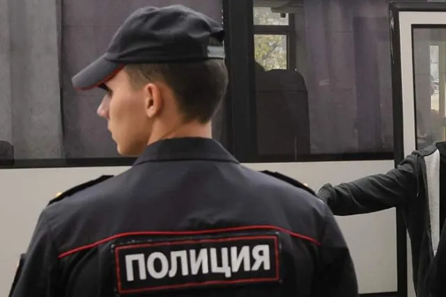 В центр Екатеринбурга съехались силовики