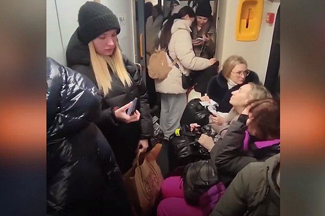 Женщина с пятью детьми купила билет в несуществующий вагон «Орлана»