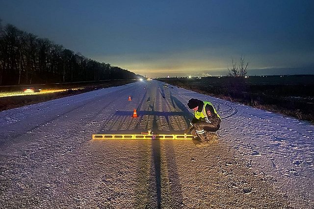 Неизвестный насмерть сбил велосипедста сегодня утром на свердловской трассе