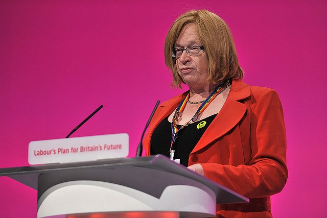 Мужчина, ставший женщиной, захотел вернуть свой прежний пол