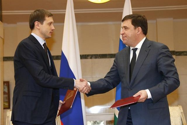 В Свердловской области построят при школах крытые футбольные поля