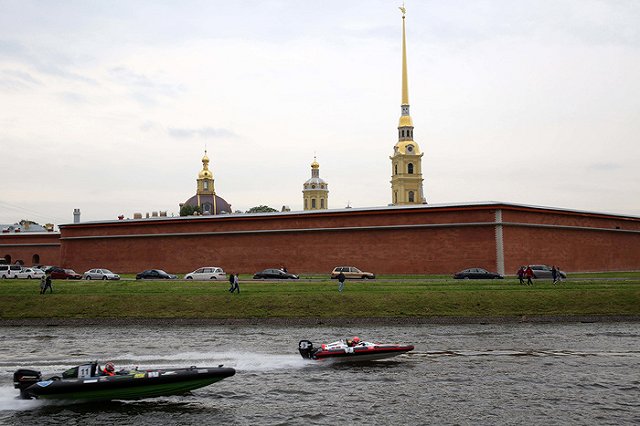 Лодка перевернулась в ЯНАО: двое взрослых спаслись, ребенок утонул