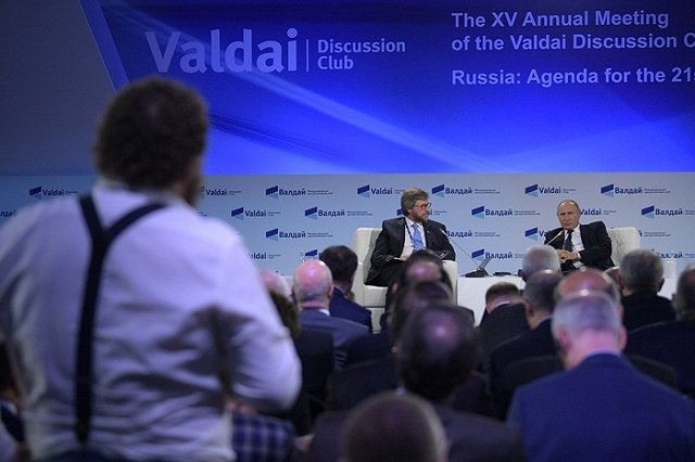 #РайНаш. Политологи и соцсети обсуждают шутку Путина