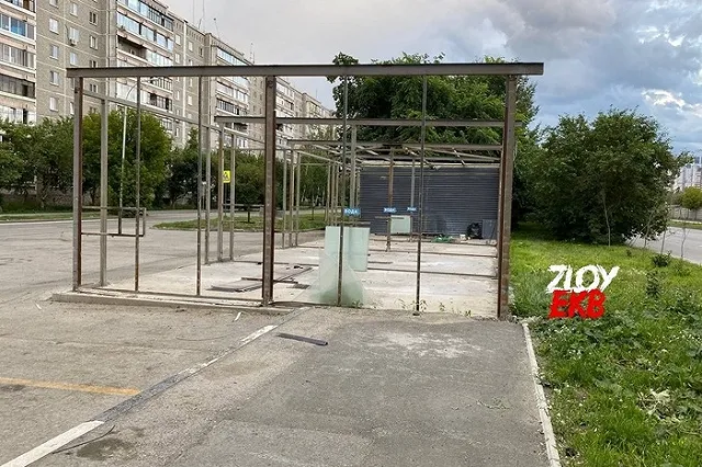 На улице Металлургов убрали еще одну незаконную автомойку