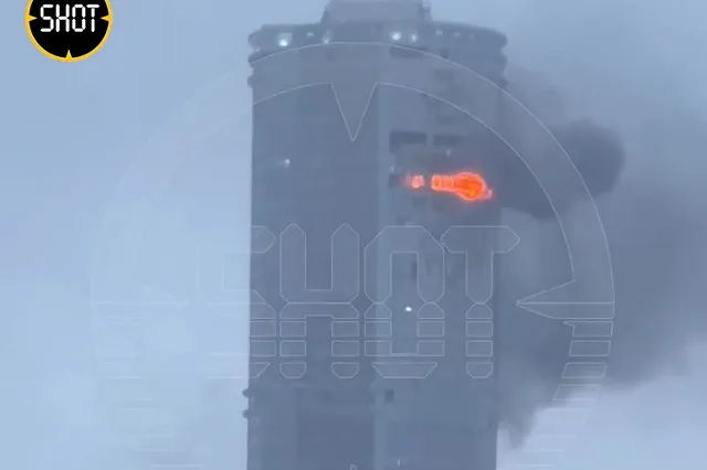 В Казани дрон влетел в 37-этажный дом, вызвав пожар