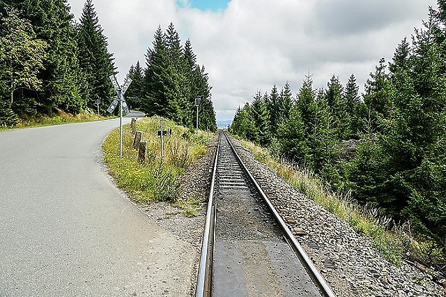 В Свердловской области начались массовые задержки поездов из-за сильного пожара