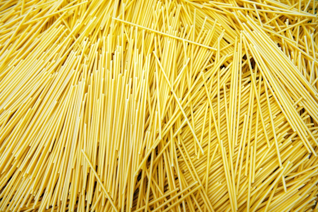 Вслед за гречкой в РФ ускорился рост цен на рис, могут подорожать и макароны