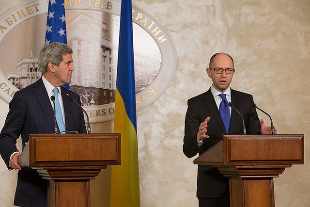 Политолог: Госдеп недоволен ЕС и Порошенко и делает ставку на Яценюка