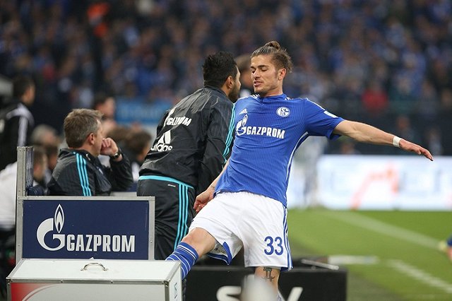 Полузащитник «Шальке» Нойштедтер получит российский паспорт во вторник