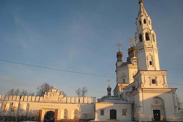 Епископ счел оскорблением чувств верующих статью о подаренном Land Cruiser