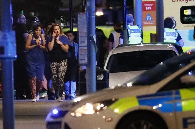 В Лондоне автомобиль врезался в толпу людей на мосту