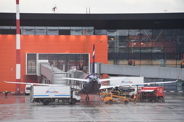 Отец оставил детей в Шереметьево из-за крайней нужды