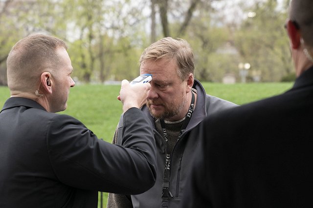 Что делать, если работник явился на работу с температурой. Совет юриста