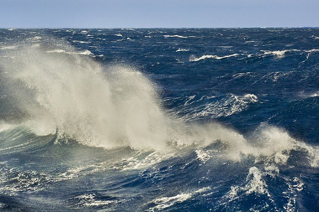 Российское научное судно впервые погрузилось на дно Марианской впадины