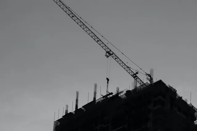 В Екатеринбурге ещё в двух районах снесут старые дома