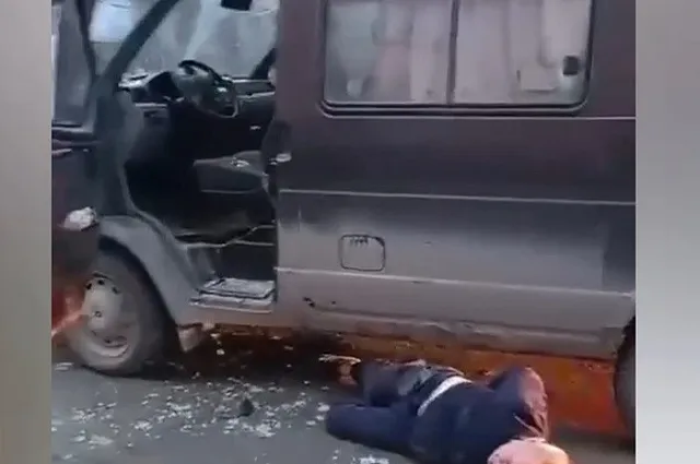 Под Екатеринбургом мужчина кинулся на «Газель», чтобы остановить пьяного водителя