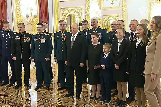 «Будь здоров». Мальчик на церемонии в Кремле пожелал президенту не кашлять