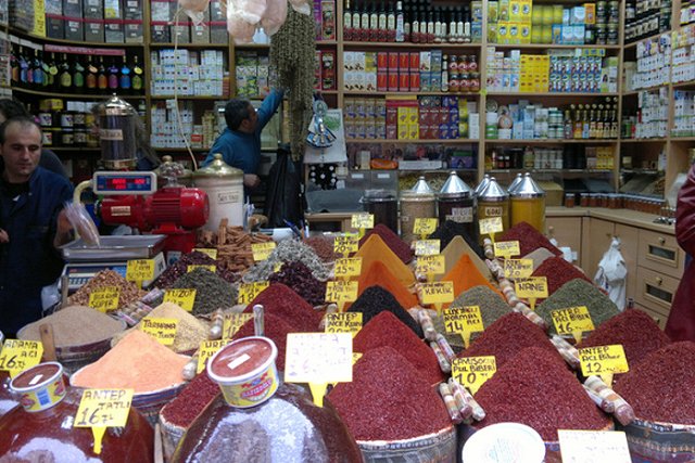 Афганистан решил вытеснить опийный мак шафраном