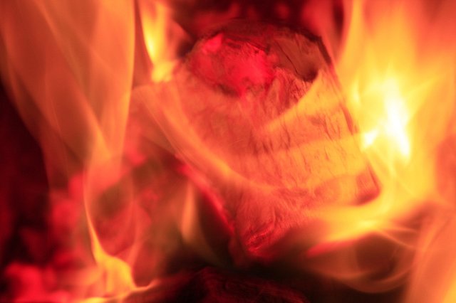 Кочегары в Белоярском районе снизили температуру в батареях, чтобы выбить долги