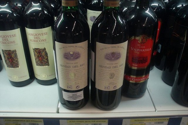 Сеть алкомаркетов закрывается в Екатеринбурге. Сотрудников выкидывают на улицу