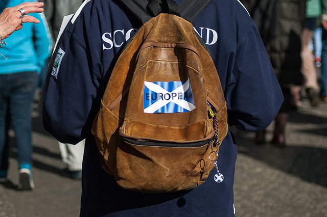 Екатеринбуржец заявил, что его ограбили в такси