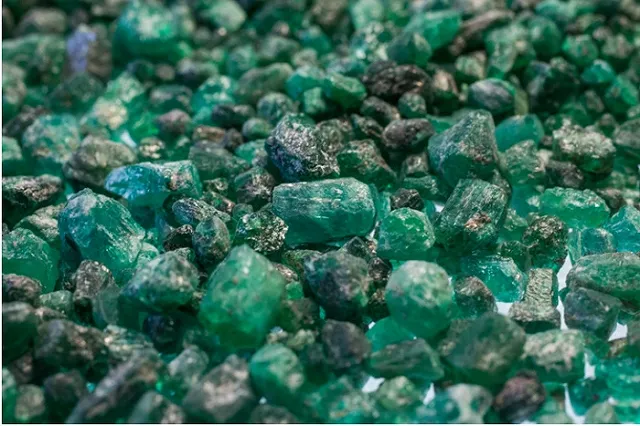 Рабочие изумрудной шахты в Свердловской области объявили забастовку