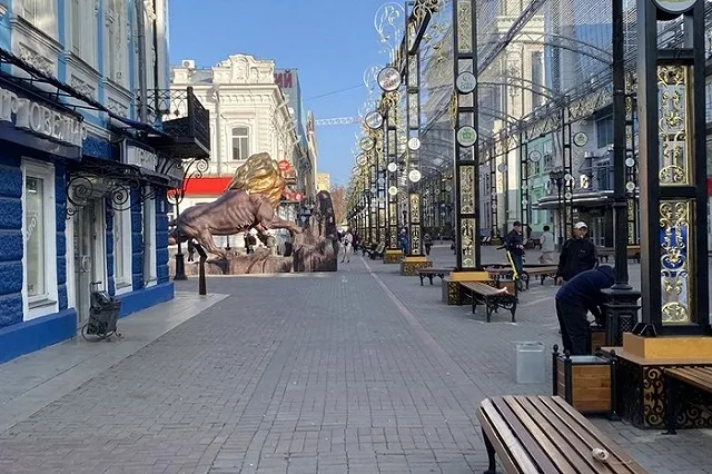 В мэрии Екатеринбурга назвали условия, при которых с Вайнера уберут льва