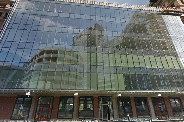 Семья с ребенком-инвалидом пожаловалась на неработающий лифт фитнес-клуба в Екатеринбурге