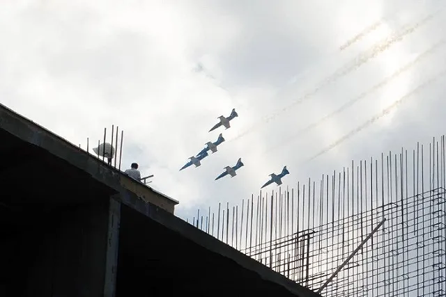 У пролетающего над Уралом самолета отвалилась запчасть