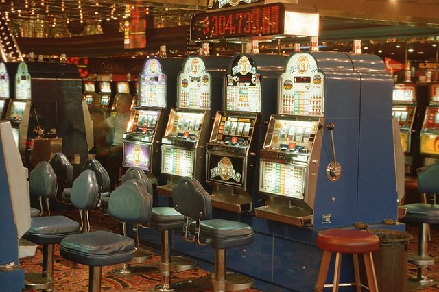 «Ведомости»: игорную зону «Азов-сити» закроют с миллиардными убытками