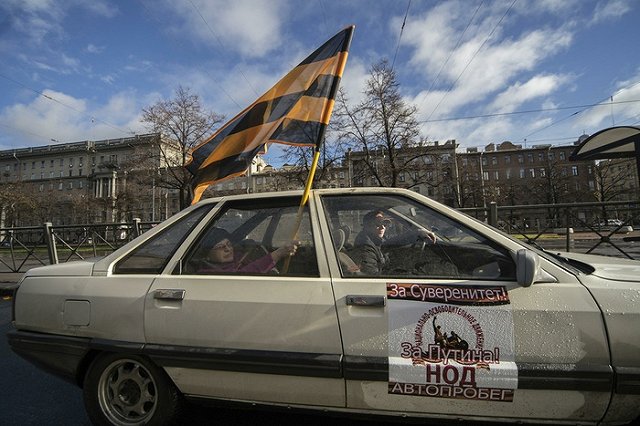 В центре Екатеринбурга одиночные пикеты. «Долой лжепатриотов ярутинцев!»