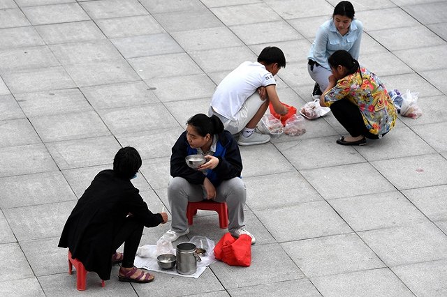 Школьные обеды разделили учеников на бедных и богатых