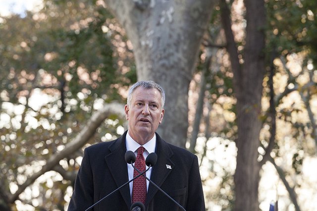 Мэр Нью-Йорка призвал горожан не выходить на улицу из-за холода в -8