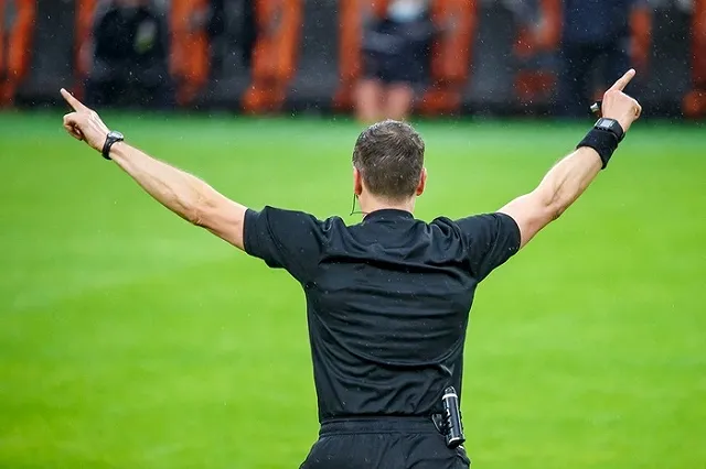 Футболист «Урала» пожертвовал деньги протестующим в Белоруссии