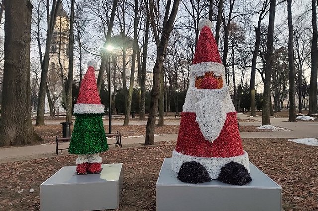В Калуге создали резиденцию Деда Мороза. Но жителям она не понравилась