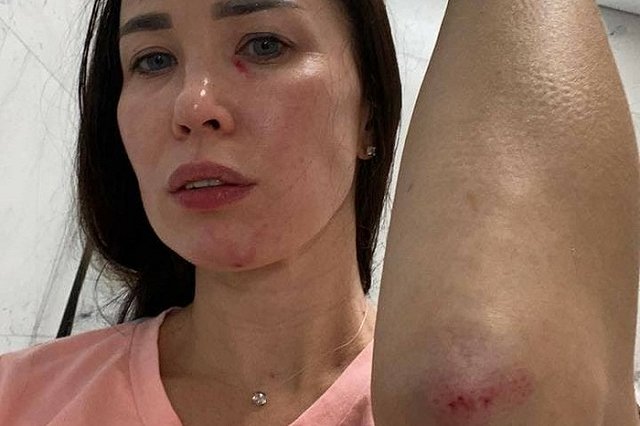 «Била ногами»: в екатеринбургском баре неадекватная женщина набросилась на посетительниц